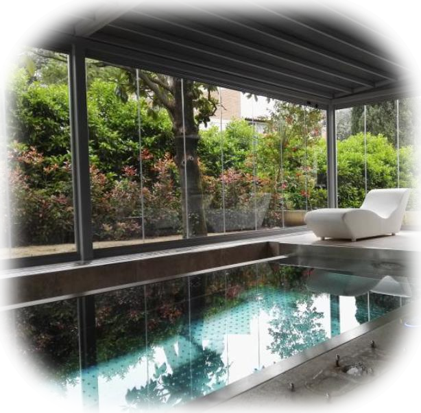 vetrata panoramica in piscina